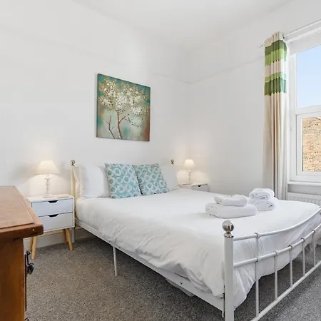 Ravens Nest - Victorian Terrace Close To Cntr Free Parking - Pass The Keys Apartment *