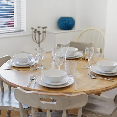 Ravens Nest - Victorian Terrace Close To Cntr Free Parking - Pass The Keys *