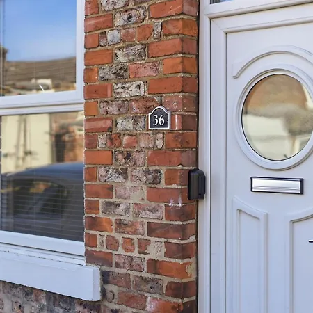 Ravens Nest - Victorian Terrace Close To Cntr Free Parking - Pass The Keys *