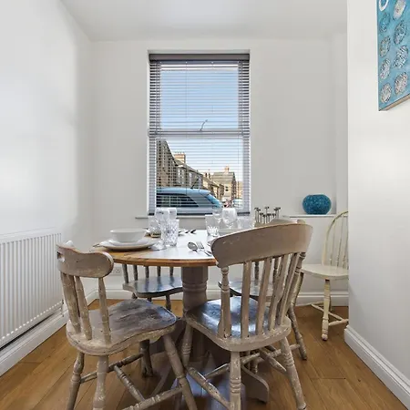 Ravens Nest - Victorian Terrace Close To Cntr Free Parking - Pass The Keys Apartment *