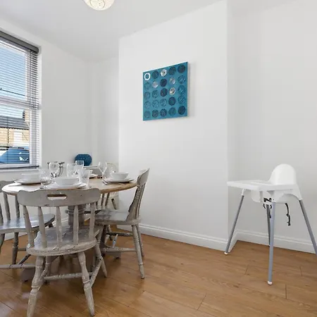 Ravens Nest - Victorian Terrace Close To Cntr Free Parking - Pass The Keys Apartment *