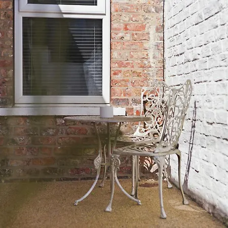 Apartment Ravens Nest - Victorian Terrace Close To Cntr Free Parking - Pass The Keys *