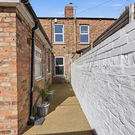 Ravens Nest - Victorian Terrace Close To Cntr Free Parking - Pass The Keys Apartment York